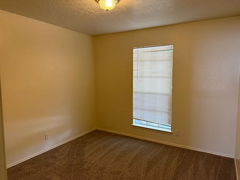 8201 Portales Ave NE — Photo 16