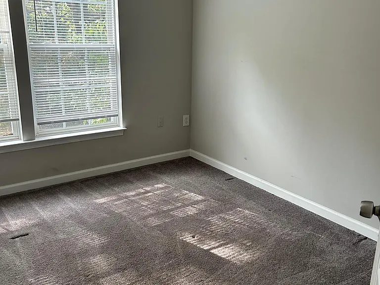 9602 Woodview Dr — Photo 16