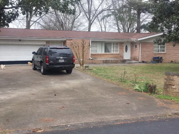 300 Robinwood Dr, Dalton, GA 30721