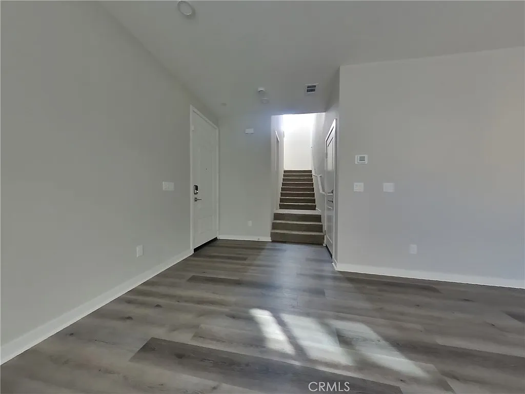 3 bed, 2.5 bath, 1524 sqft, $3,199 — Photo 4