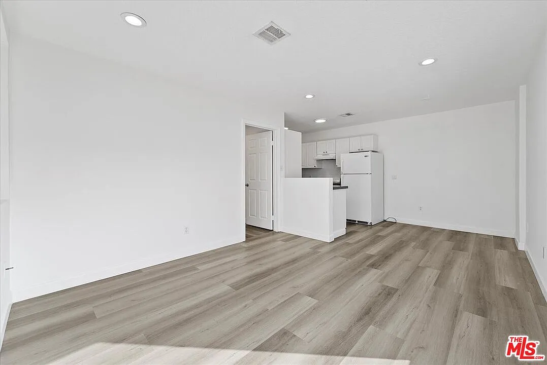 1 bed, 1.0 bath, 750 sqft, $3,300 — Photo 3