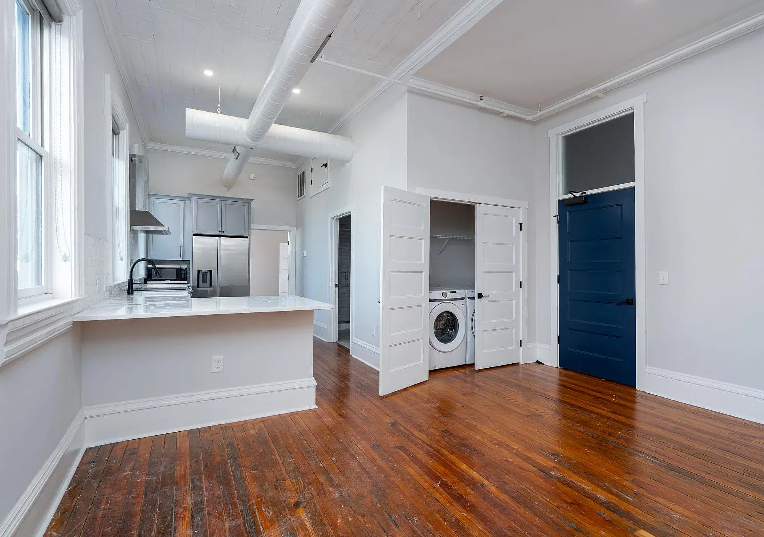 52 Union St S - 304 — Photo 1