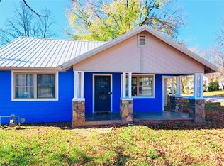 408 N Hughes St, Huntsville, AR 72740