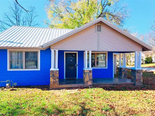 408 N Hughes St, Huntsville, AR 72740