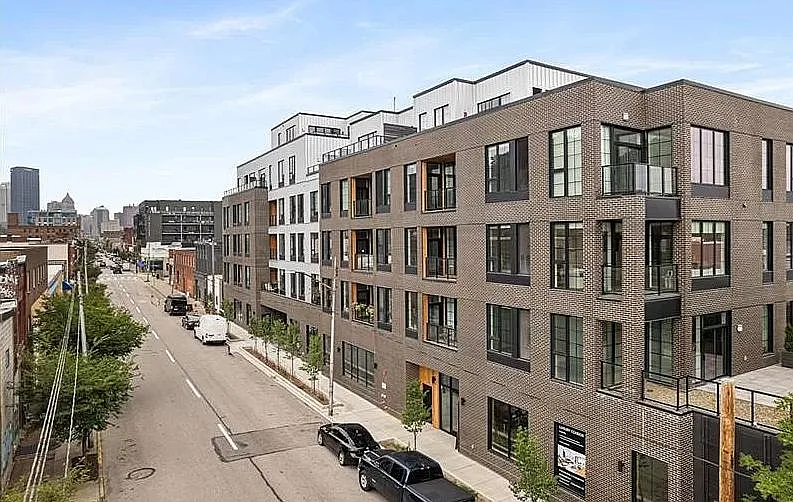 Building Photo - 2635 Penn Ave #215