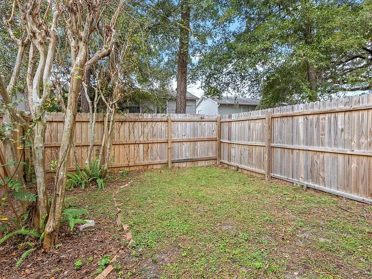2510 Golden Park Ln — Photo 33