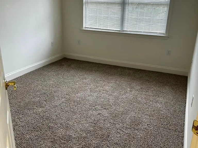 527 Oak Hill Ln — Photo 16