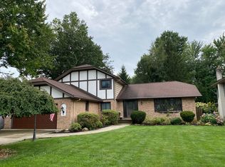 15153 Dogwood Cir, Middleburg Heights, OH 44130