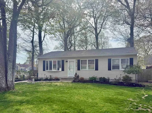 102 Hemlock Dr, Rio Grande, NJ 08242