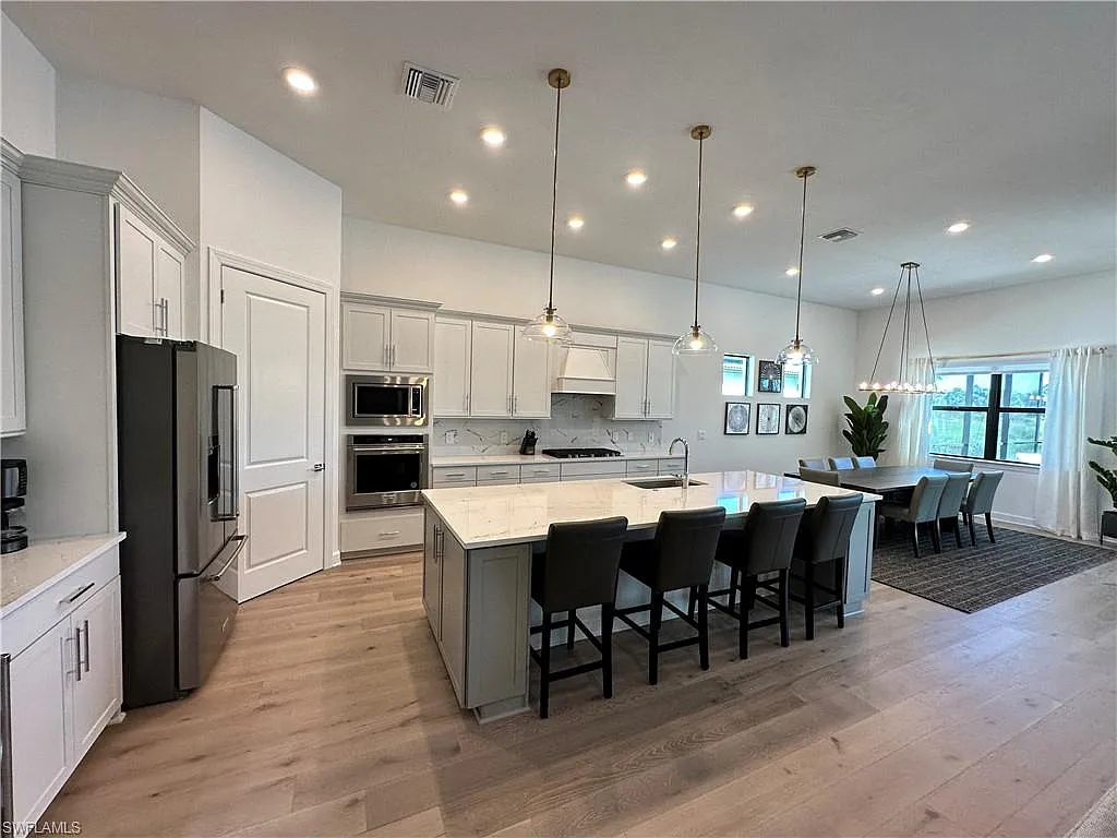 3 bed, 3.0 bath, 2488 sqft, $15,000 — Photo 3