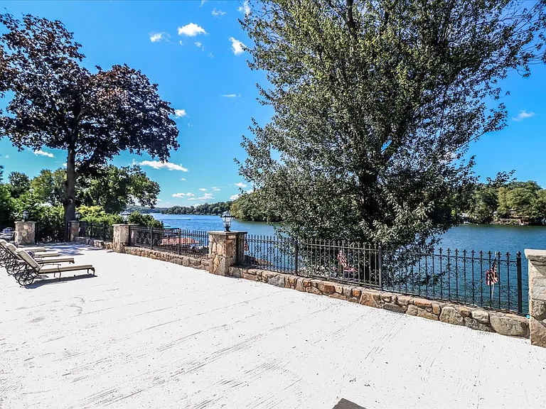 51 S Lake Shore Dr — Photo 41