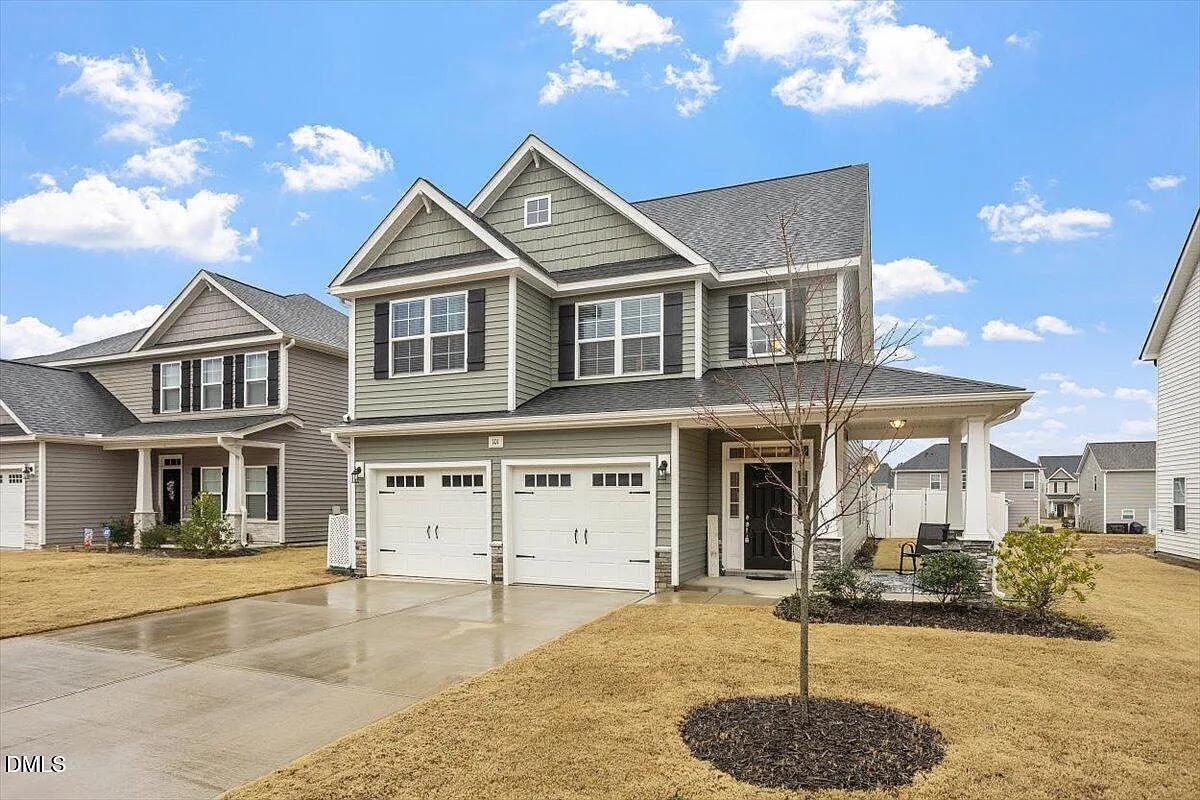 4 bed, 2.5 bath, 2372 sqft, $2,200 — Photo 1