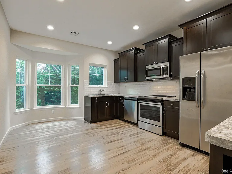 1 Grace Ln — Photo 1