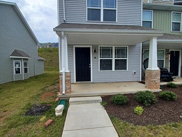 219 Woodland Valley Ln — Photo 8