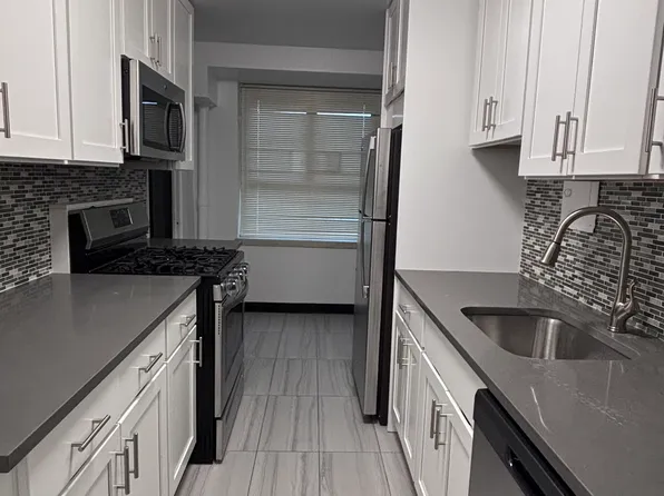 119-40 Metropolitan Avenue image 1 of 7