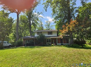 816 N Lakeshore Dr, Louisa, VA 23093