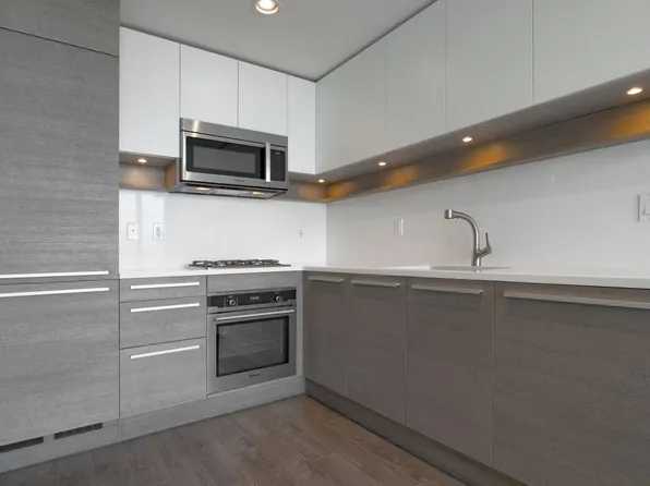 4485 Skyline Dr, Burnaby, BC V5C 4A9