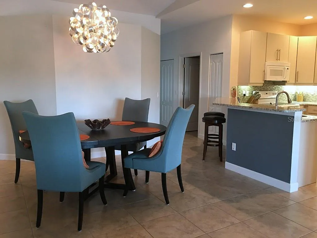 3 bed, 2.0 bath, 1610 sqft, $3,600 — Photo 3