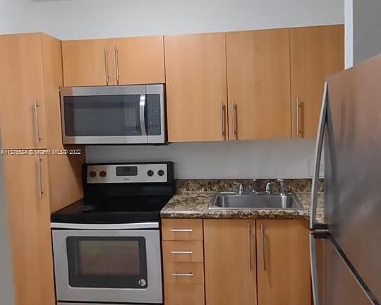 4th image of 4007 N University Dr #109
