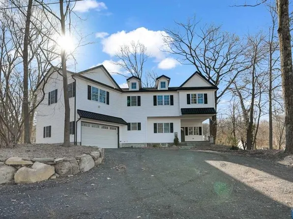 42 Hampton Rd W, Hewitt, NJ 07421