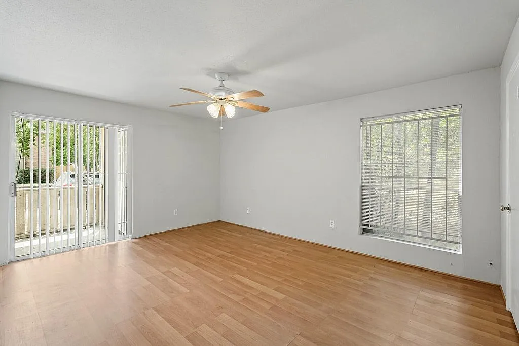 Building Photo - 5667 Birchmont Dr #129