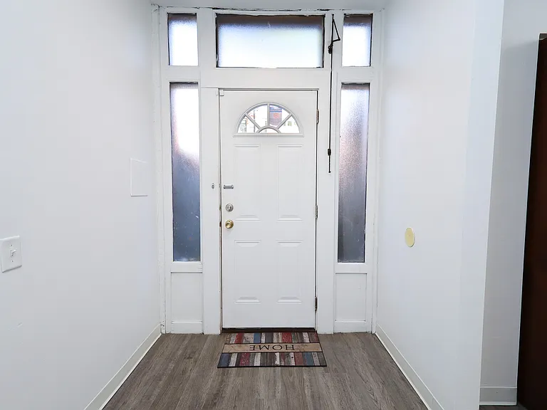 Yale Apartments — Photo 31