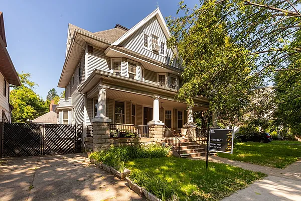 558 East 23rd Street 