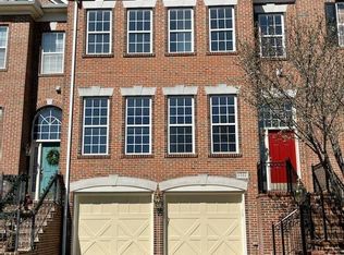 2382 Green Grass Ct, Herndon, VA 20171