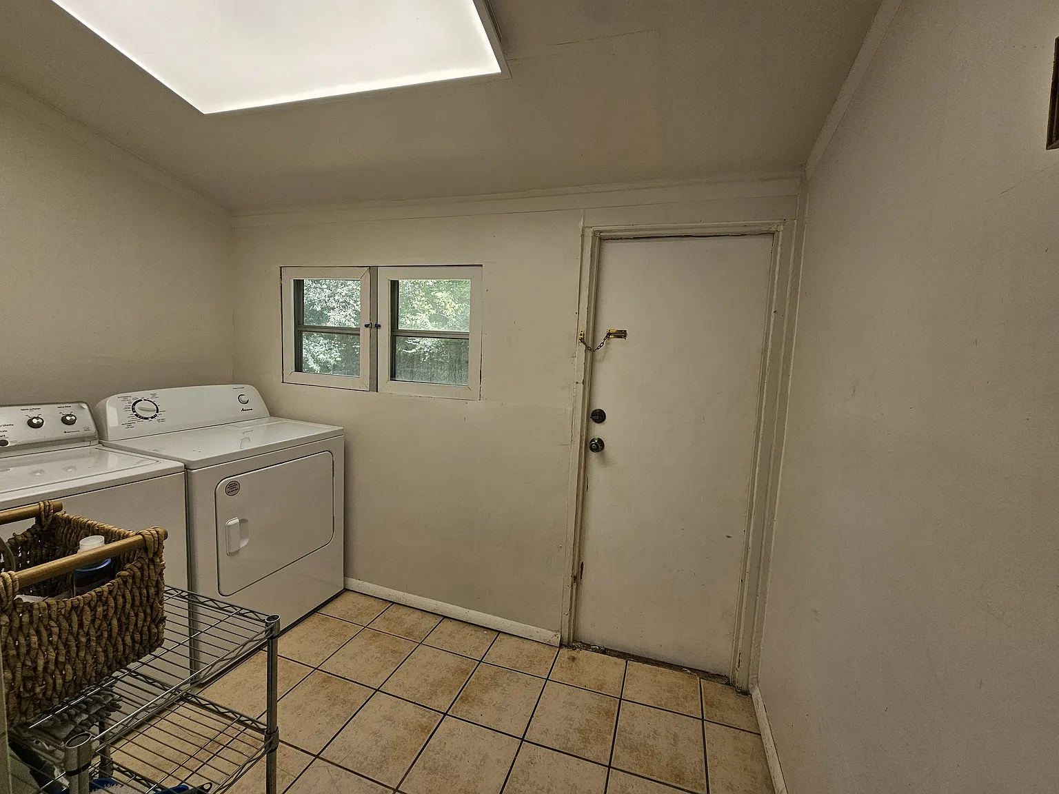 2 bed, 749 sqft, $1,600 — Photo 3