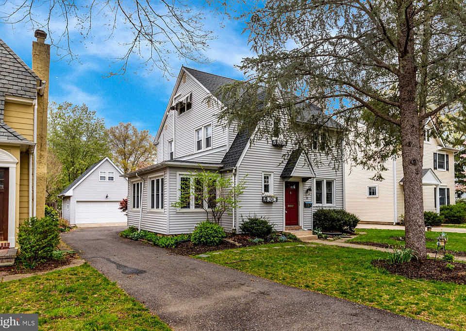 2nd image of 33 Treaty Elms Ln