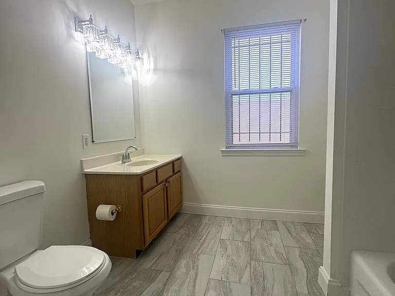 932 Westminster St NW — Photo 16