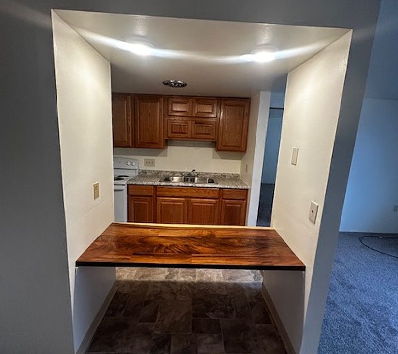 1st image of 201 Whitestown Vlg APT 6