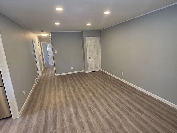 4th image of 208 Hoffman Rd