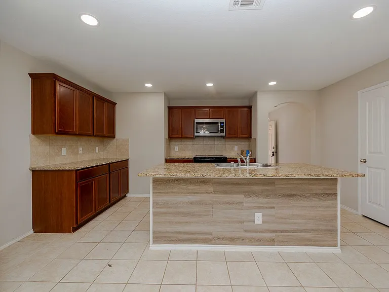 2544 Saldana Dr — Photo 7