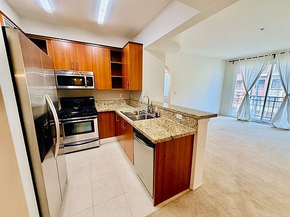 4th image of 620 S Gramercy Pl APT 221