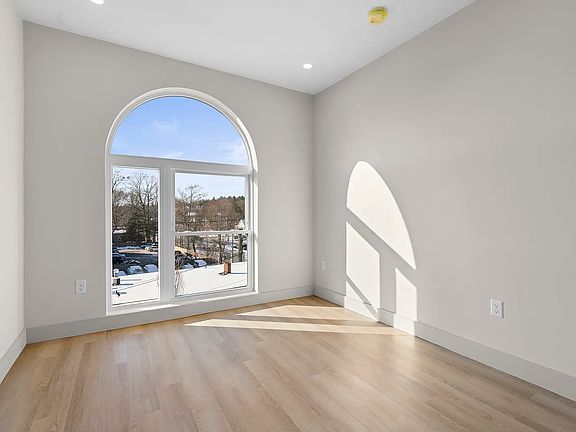 4th image of 463 Franklin St #303
