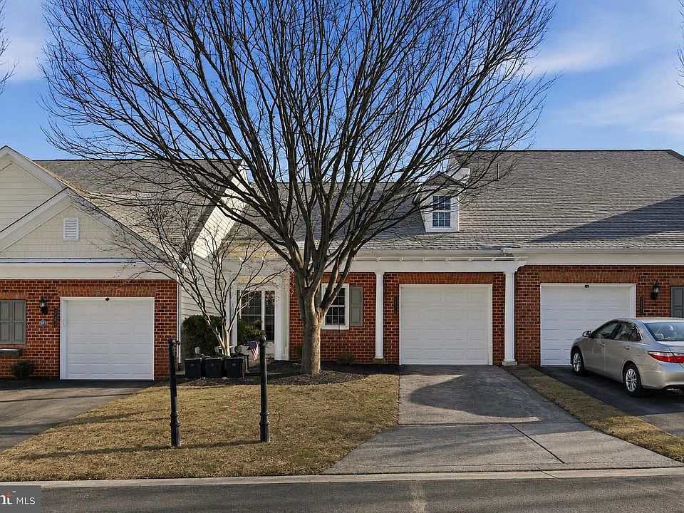 1st image of 44397 Oakmont Manor Sq