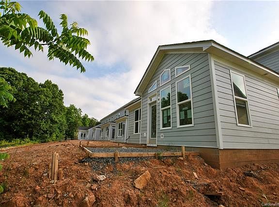 2nd image of 1075 Laurel Ln #7