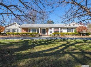 2 Grouse Ln, Huntington, NY 11743