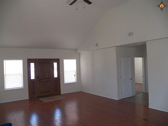 5th image of 821 York Dr