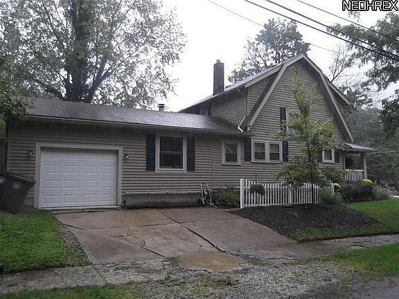 3rd image of 1419 Bryden Dr