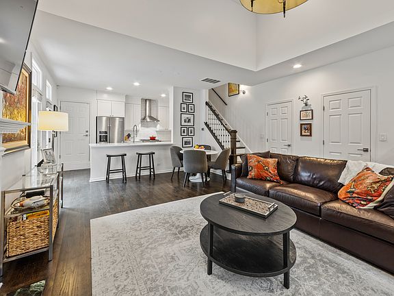 4th image of 2042 N Sedgwick St #B