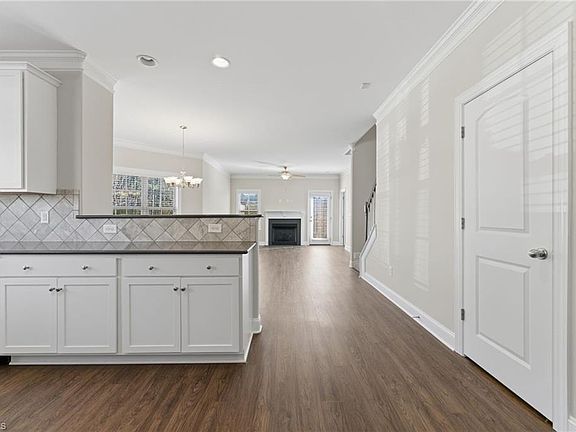 4th image of 5710 Washburn Ln