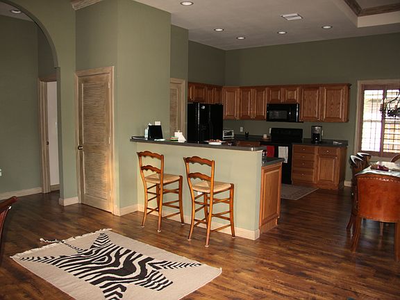 5th image of 305 Storter Ave N #324