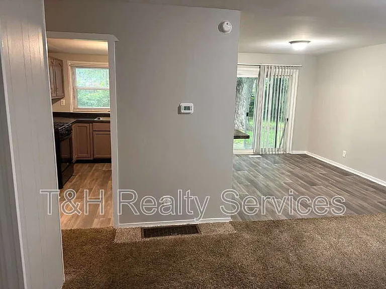 8513 E 37th Pl — Photo 3