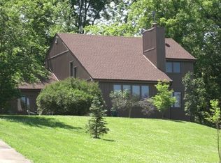 702 Wakefield Cir, Kendallville, IN