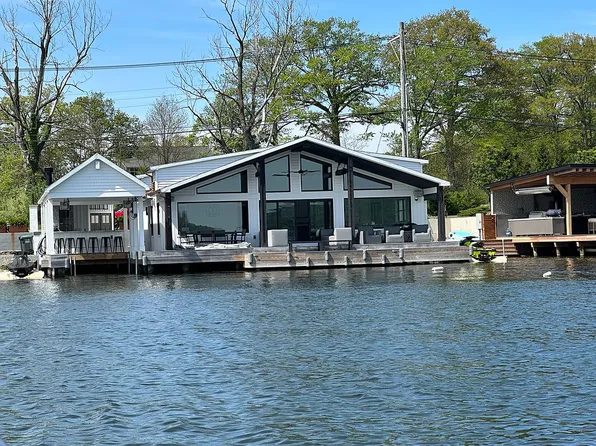 1648 Lakeside Dr, Harveys Lake, PA 18618