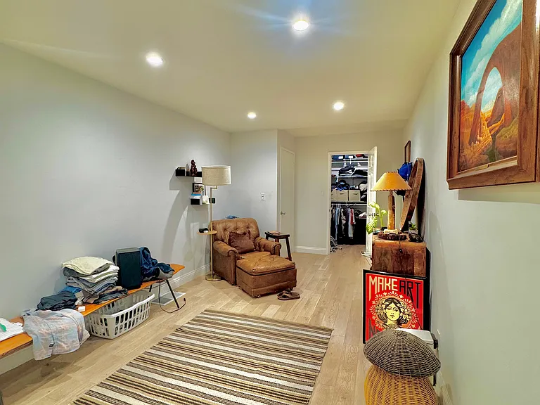11812 Gorham Ave #Penthouse 2 — Photo 13