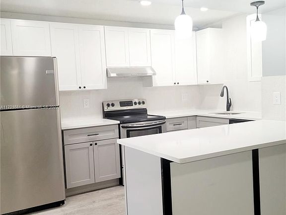 3rd image of 5492 Ctyard Dr