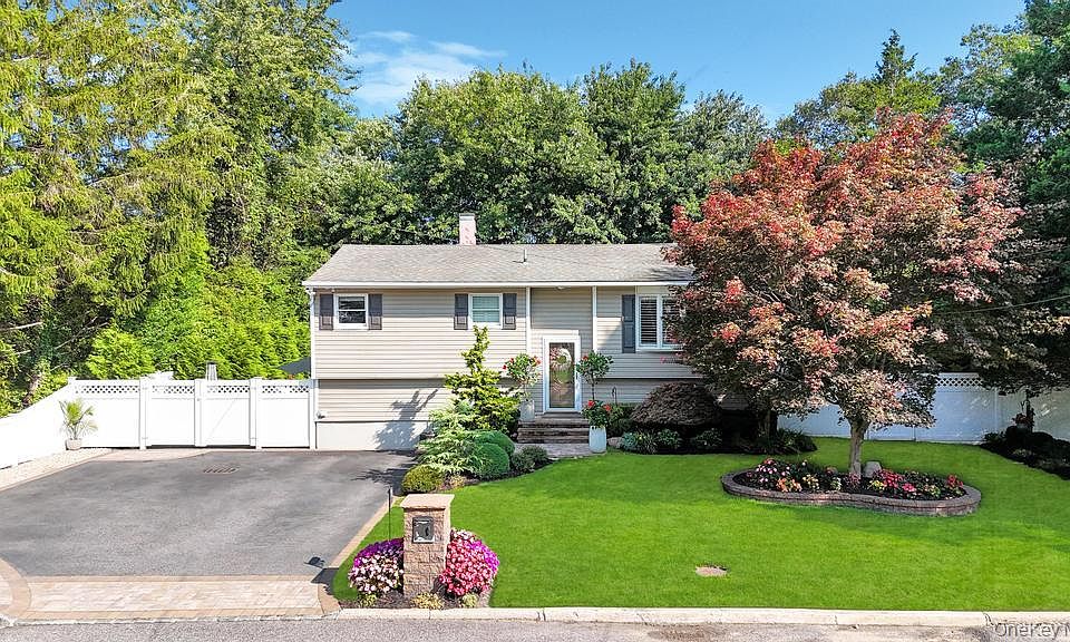 1st image of 39 Crestwood Lane